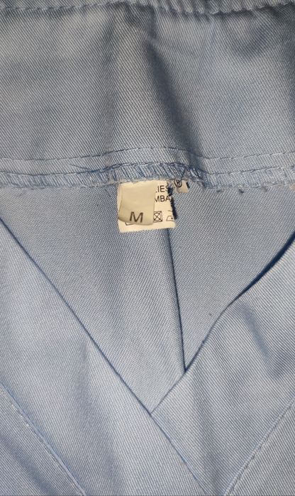 Vând Costum medical