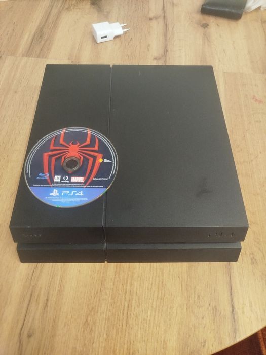 Playstation4 Б/у + диск человека паука(Майлз Моралес)