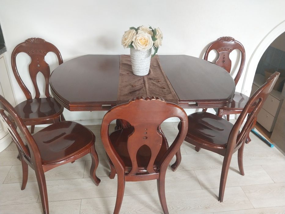 Стол и стулья ,красное дерево