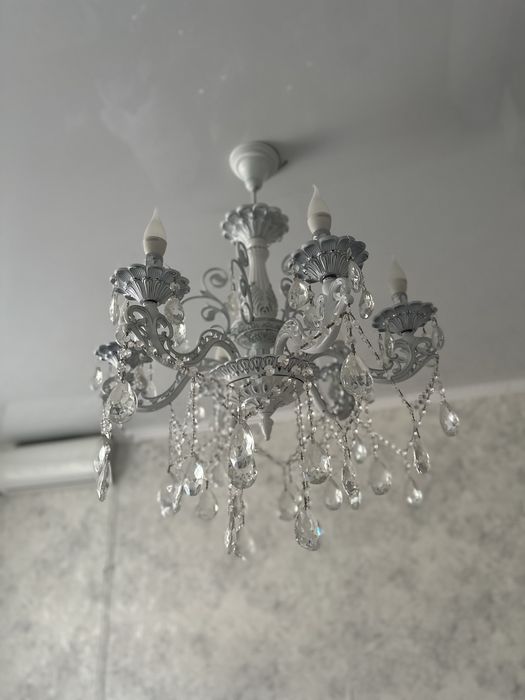 Люстра б/у  хорошем состоянии,