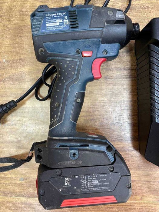 Шуруповёрт Makita DHP 458 RTE(дрель, шурупаверт)