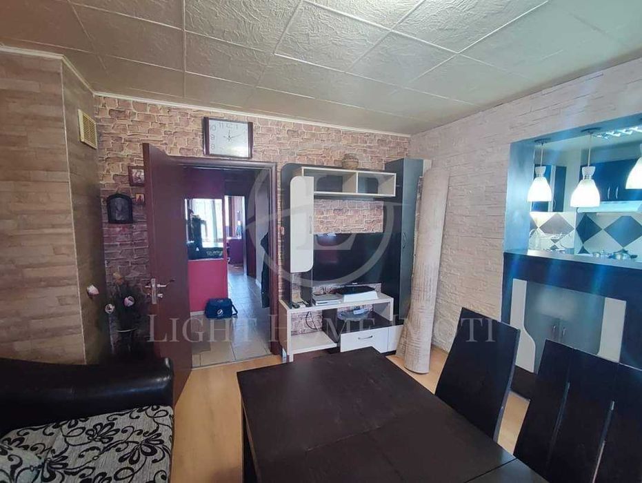 Продава се Четиристаен апартамент в Пловдив, Център - 102 кв.м за 2922 €/кв.м - Снимка #1