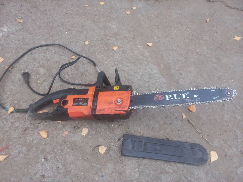 Продам электрическую пилу.