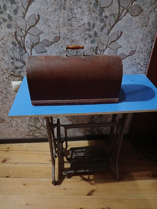 Раритетная швейная машина Подольск (ПМЗ) с ножным приводом