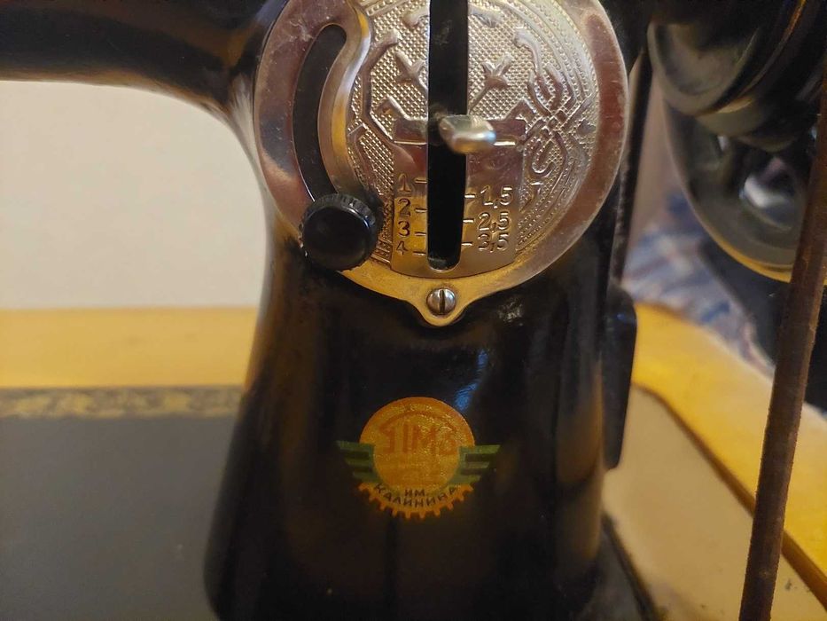 руска крачна шевна машина в шкаф