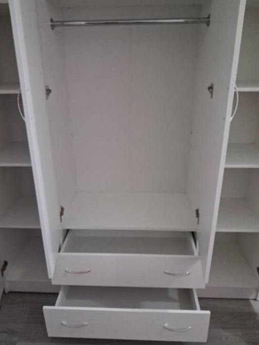 Шкаф белый распашные продам