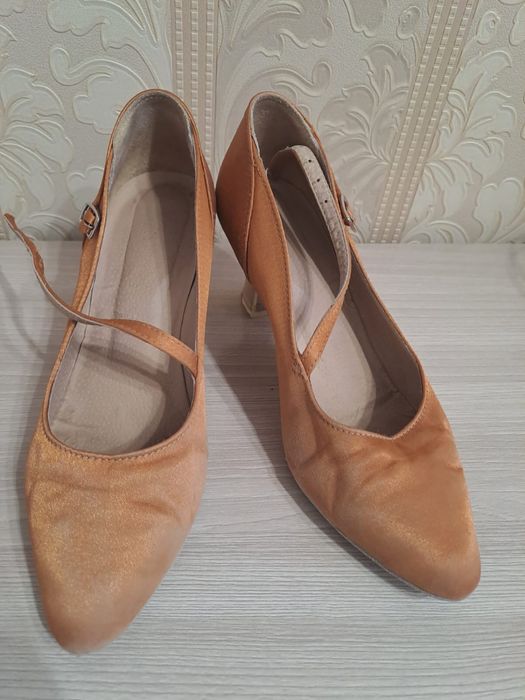 Продам туфли для танцев.