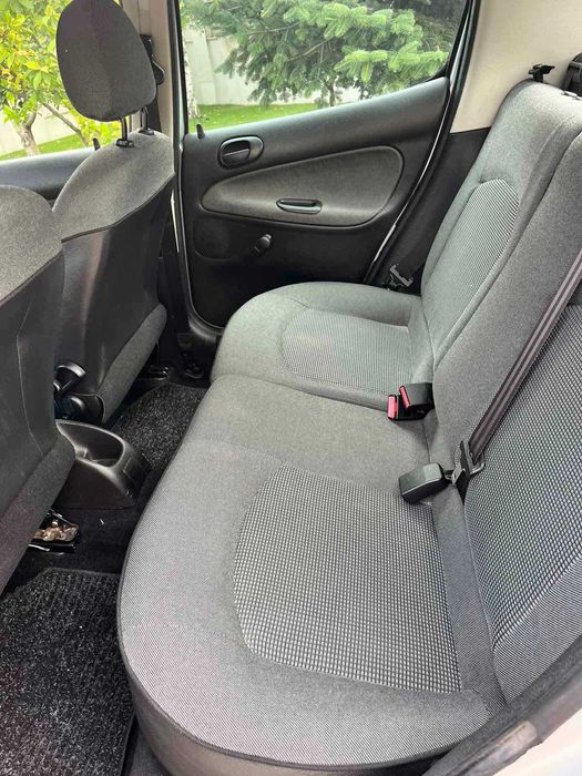 АВТОМОБИЛ Peugeot 206