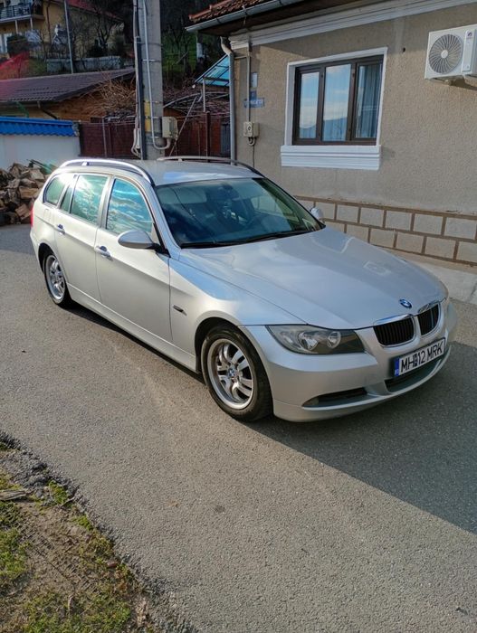 Vând BMW 320D...