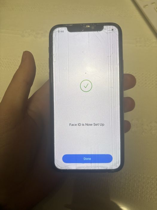 Iphone 11 cu defecte vizibile