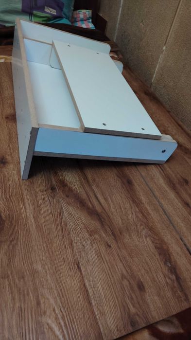 продаётся пеленальный столик на комод.