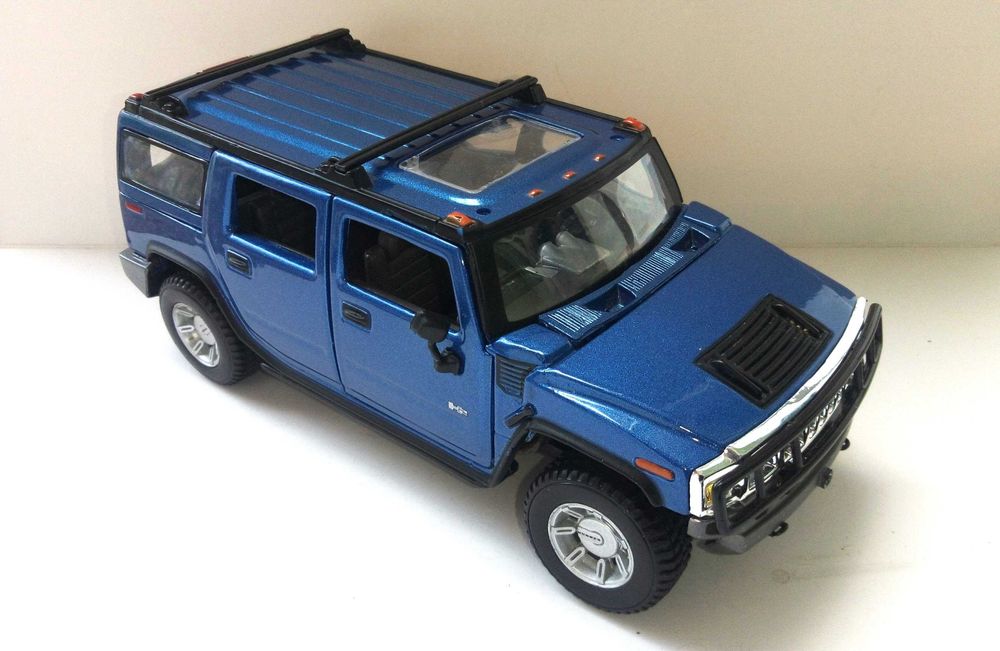 Метални Колички HUMMER Maisto 1:24 - 1:27