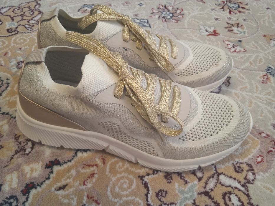 Продам летние кросовки 36 размер качественные