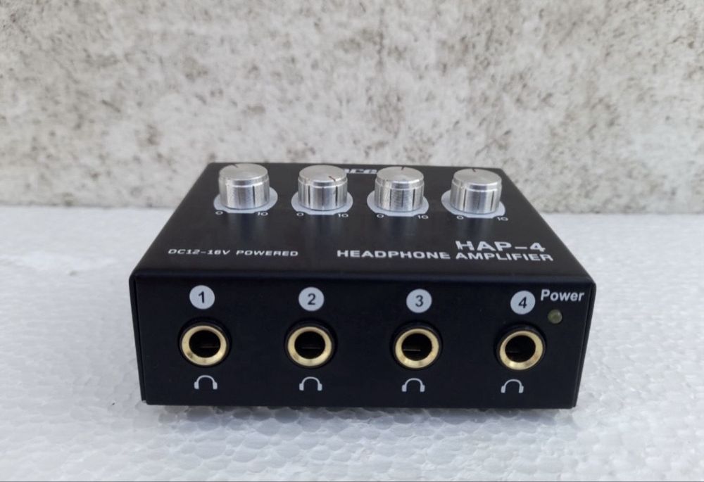 Art / Supreme / Behringer