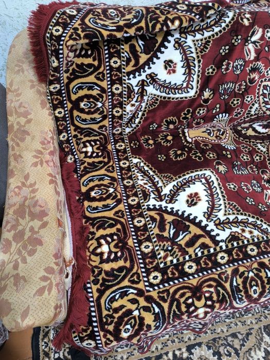 Отдам бесплатно диван и кресло