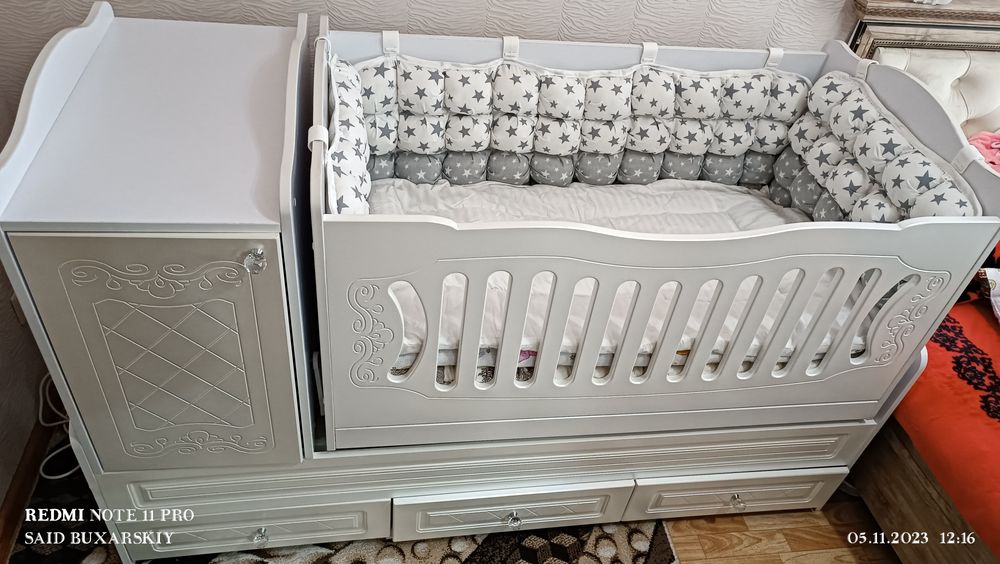 Bolalar kravati sotiladi 3 taksi 1 da. Holati yangi