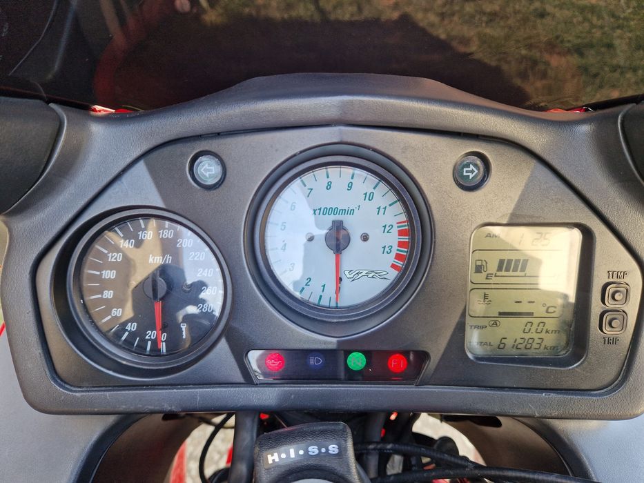 Vând Honda VFR800FI