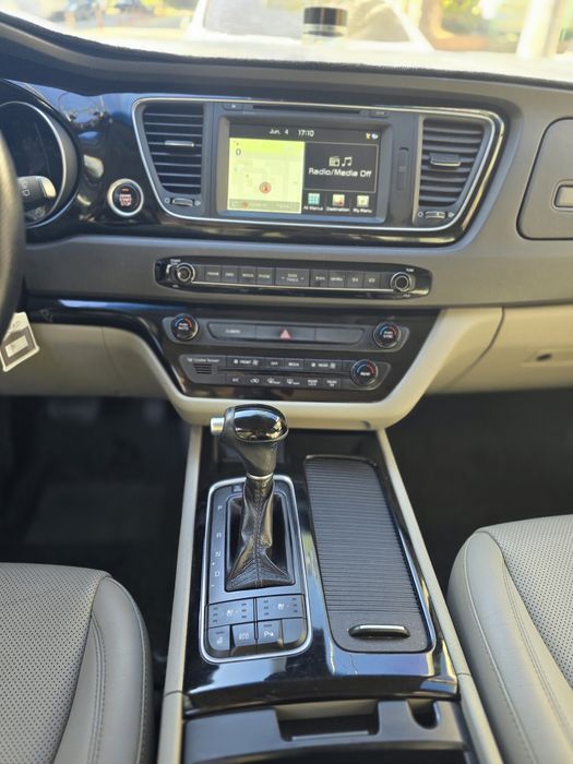 Kia carnival минивен
