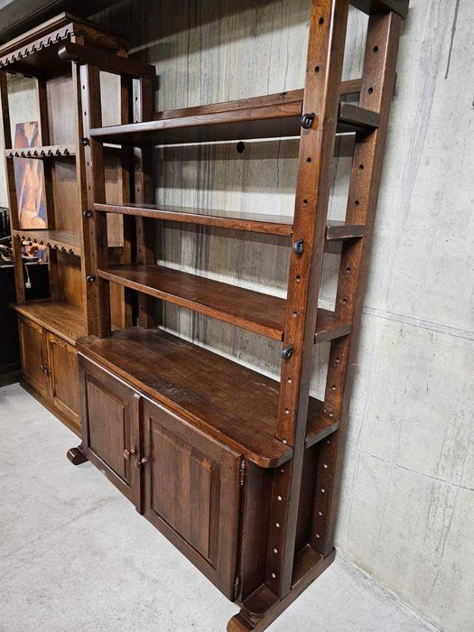 Масивен дъбов шкаф/библиотека с регуриране на рафтовете