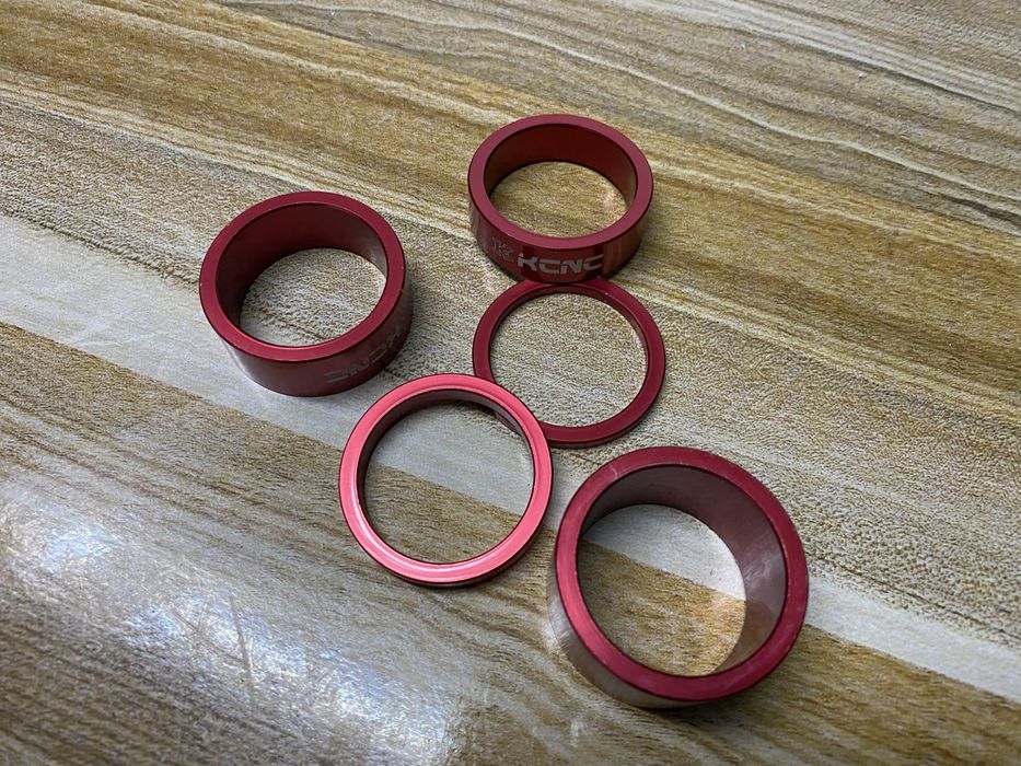 Топ MTB компоненти: Чисто нов сет KCNC, ACROS и Loose Riders