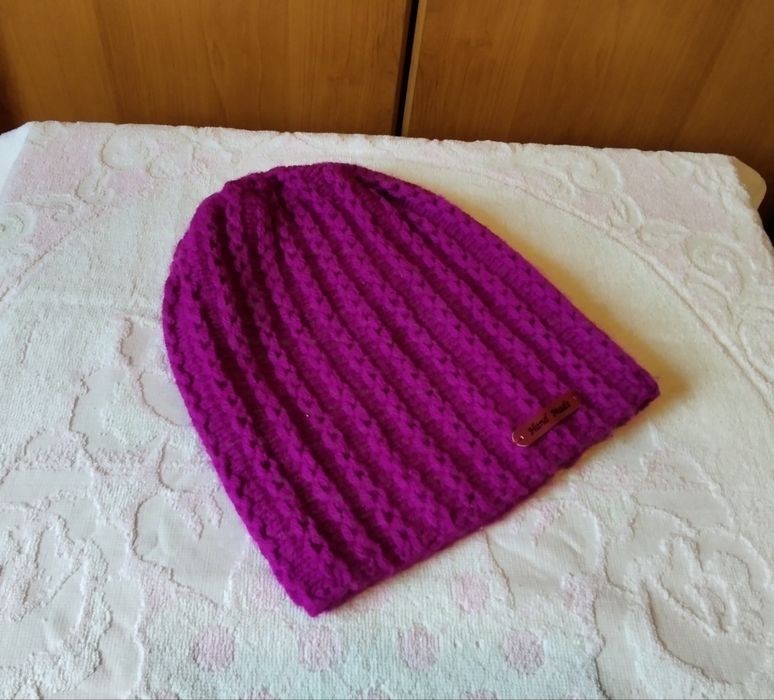 Продаю шапки женские.