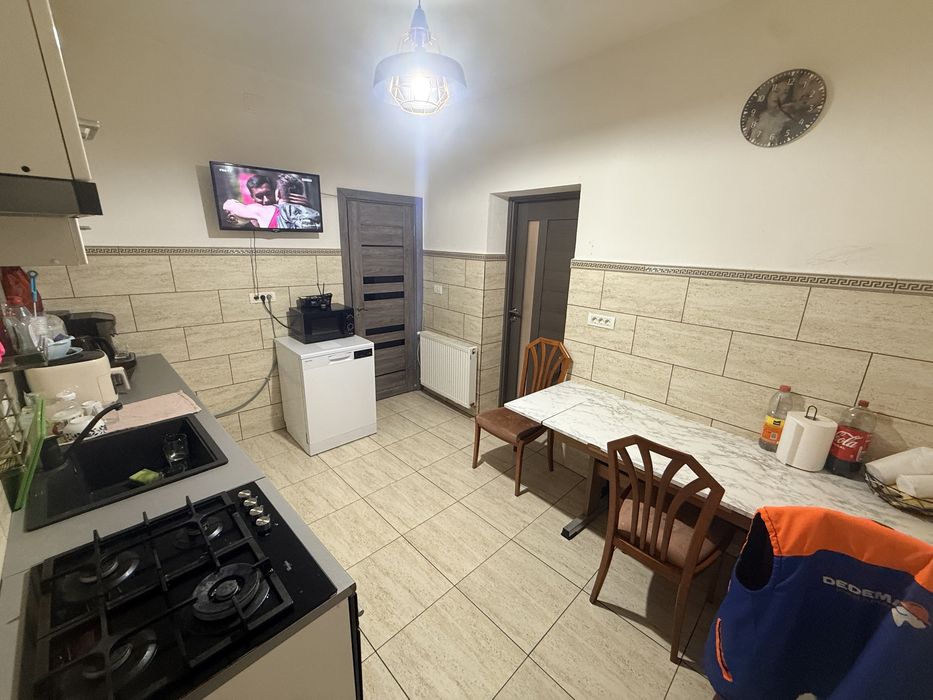 Vand casa in apropiere de centrul orasului