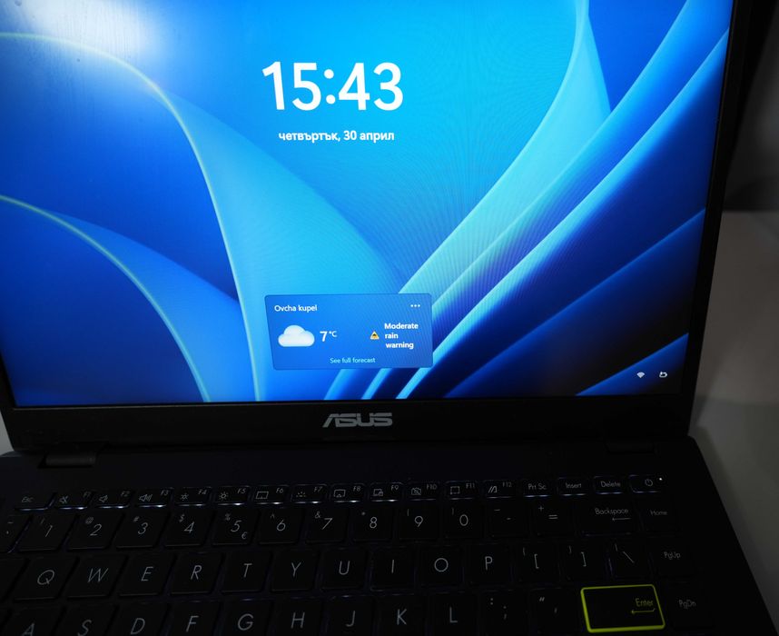 Лаптоп Асус ASUS E410M - 8GB Ram Windows 11 Pro компютър нетбук малък лаптоп