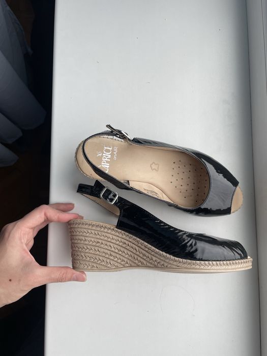 Женские босоножки кожаные