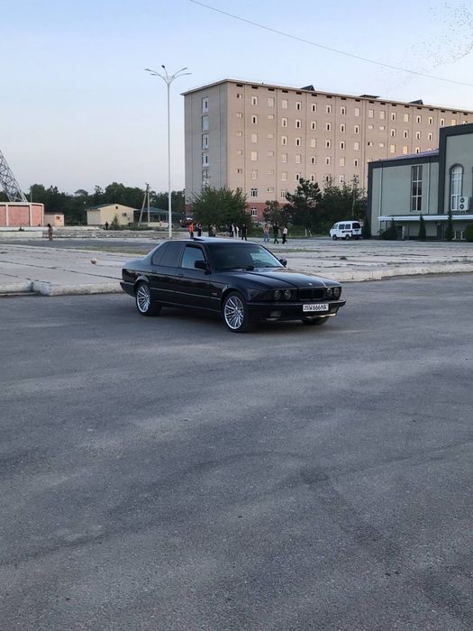 BMW E32 735i sotiladi