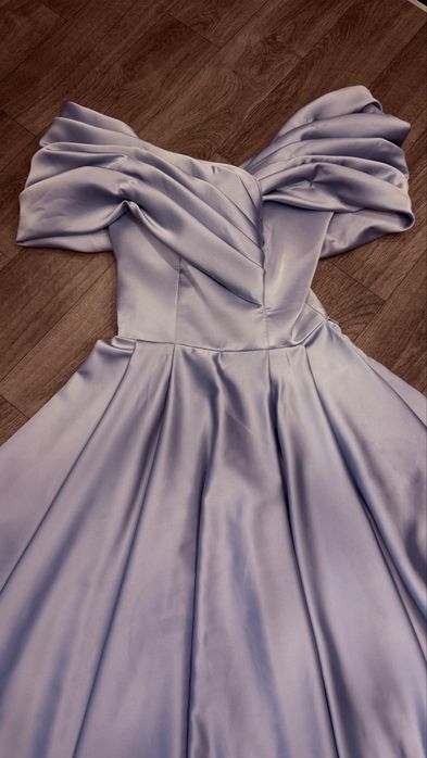 Продам новое вечернее платье. Идеально подойдет для выпускного.