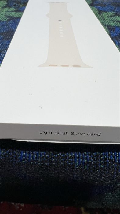 Чисто нова ,запечатана оригинална, Apple watch Sport loop каишка.