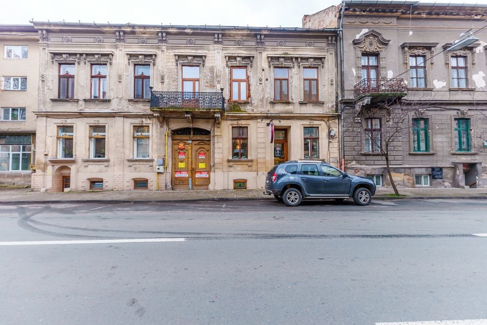 Vand spațiu comercial central!