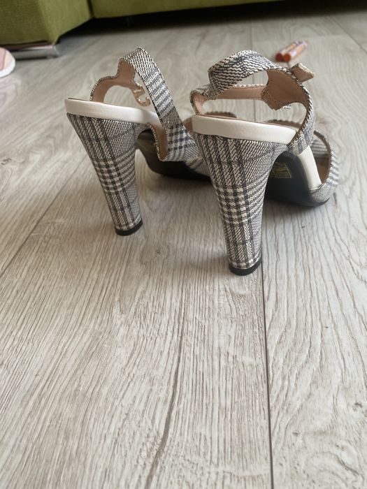 Sandale cu toc femei