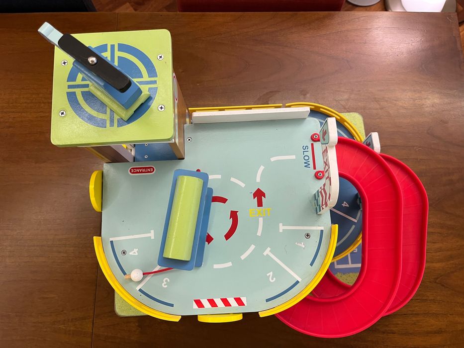 Детски дървен гараж Le Toy Van – Le Grand Garage (Луксозен модел)