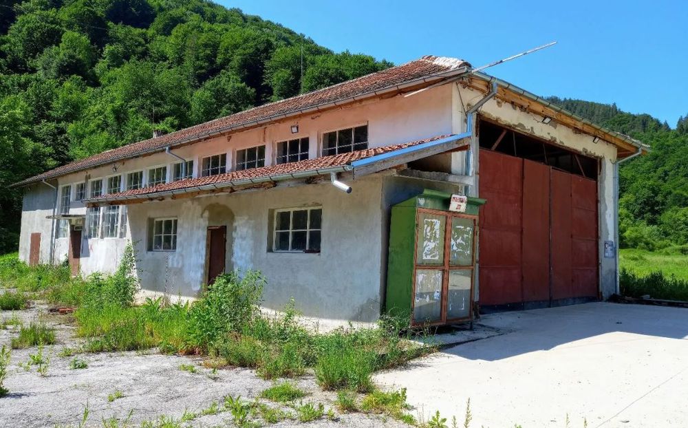Продава се Промишлена сграда в с. Младен, Област Габрово - 883 кв.м за 195 €/кв.м - Снимка #4