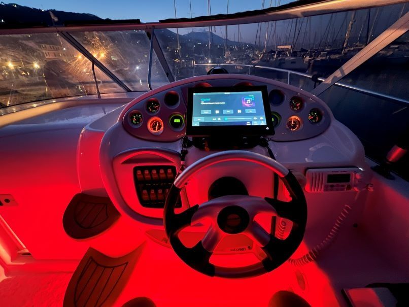 Barca Sessa Oyster 30 / 320 cp / 390 ore / 8 locuri / 4  de dormit