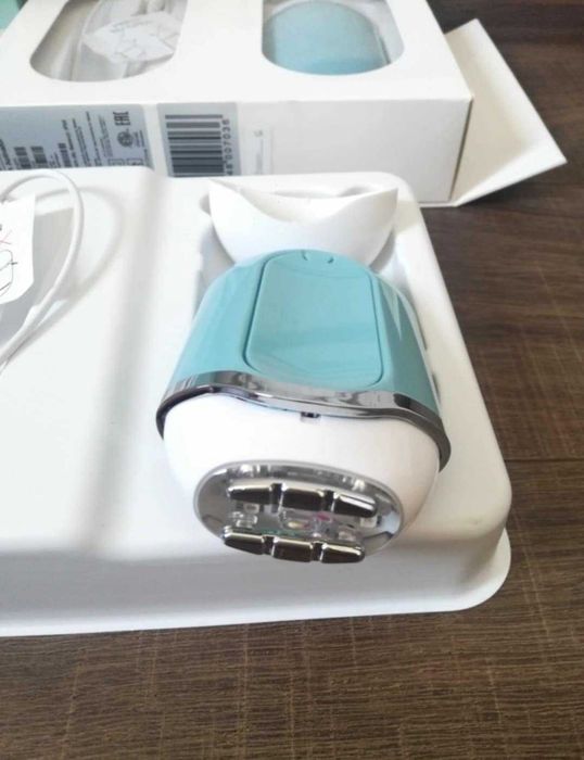 Уред против бръчки с LED, Радиочестота и Ionic Sculpt технология