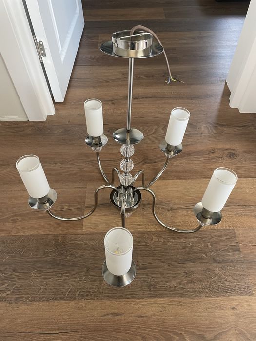 Vand candelabru nou neutilizat !!!