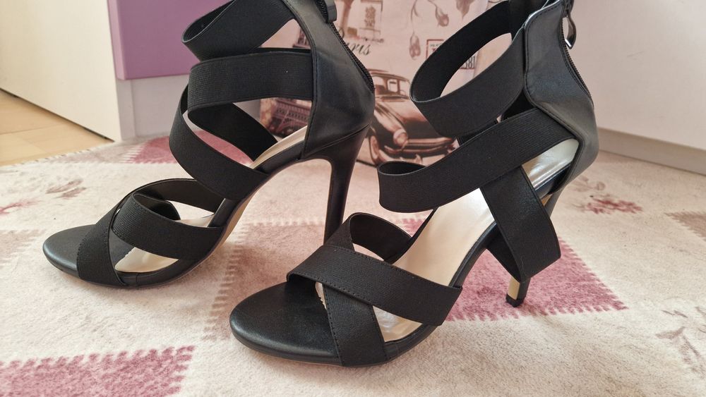 Дамски сандали на висок ток