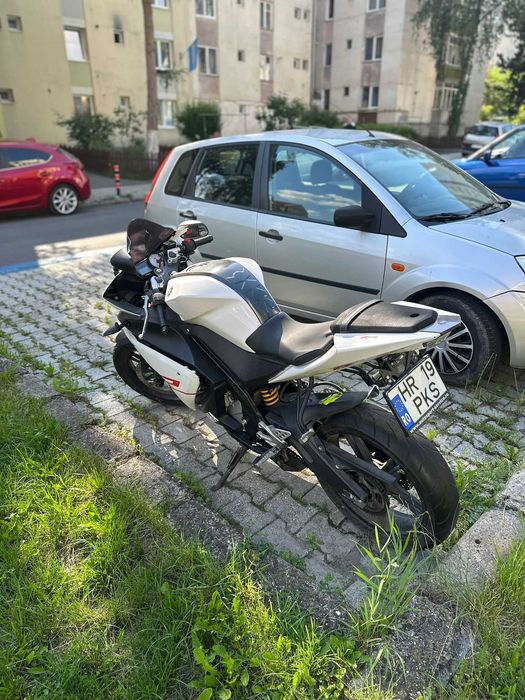Motocicletă Yamaha yzf r125 2008