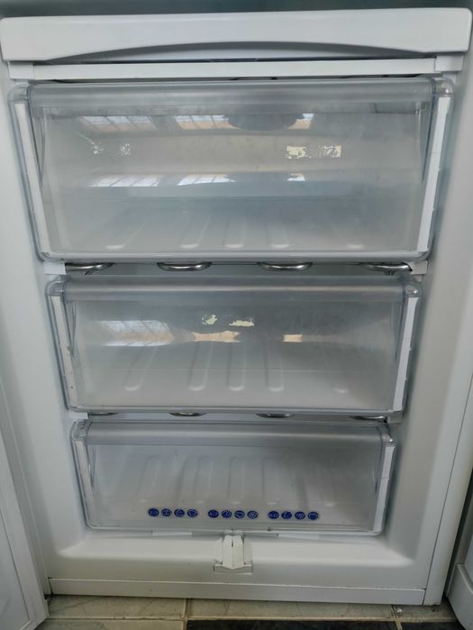 Хладилник с фризер Whirlpool ARC5450