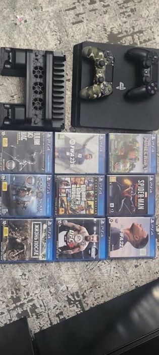 PS4 Slim 1TB + 2 геймпада + 9 игр + подставка с охлаждением