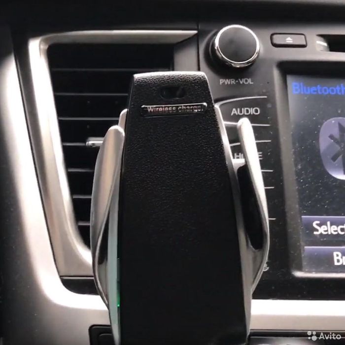 Беспроводная зарядка-держатель для авто