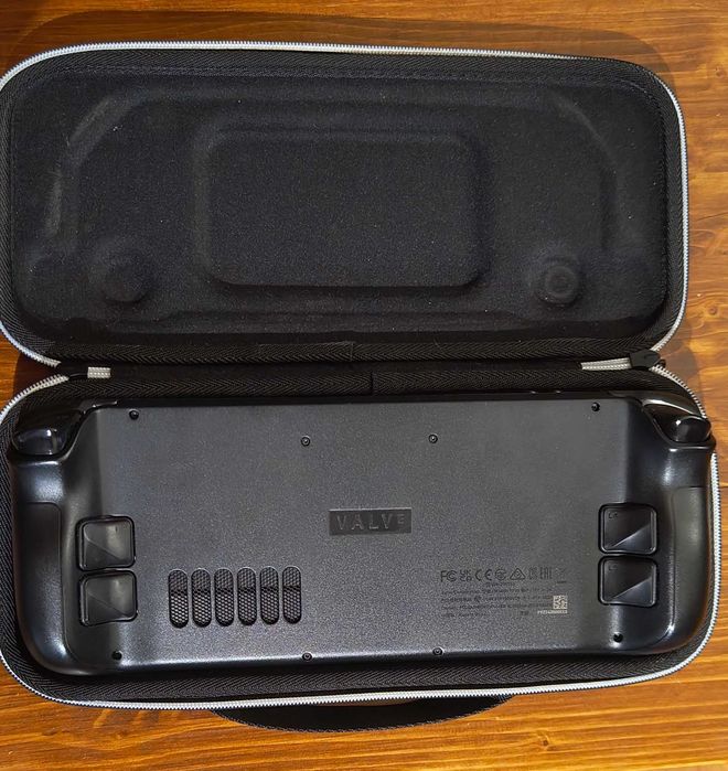 Steam Deck OLED 512GB + Оригинален Dock + 2 Зарядни + Аксесоари