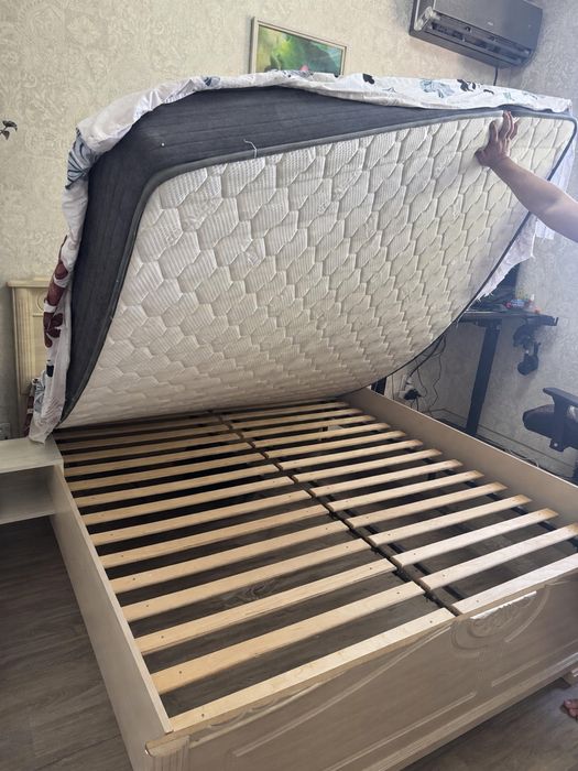 Двуспальная кровать 180×200 Keng Makon в хорошем состоянии