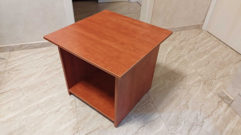 Mаса черна с метални крака  , помощна масичка с два плота 60/60/ 56см