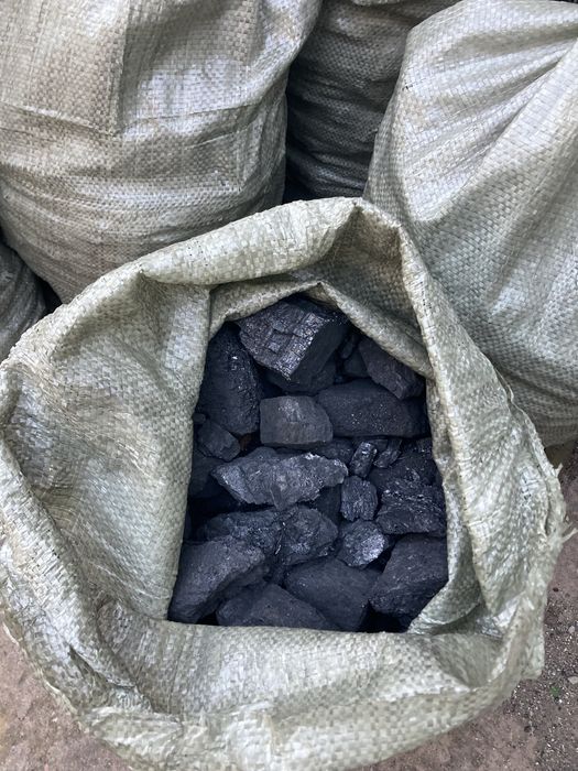 Уголь в мешках.