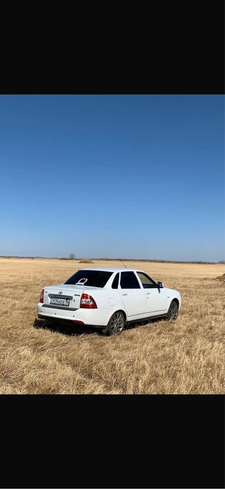 Продам Приору первую