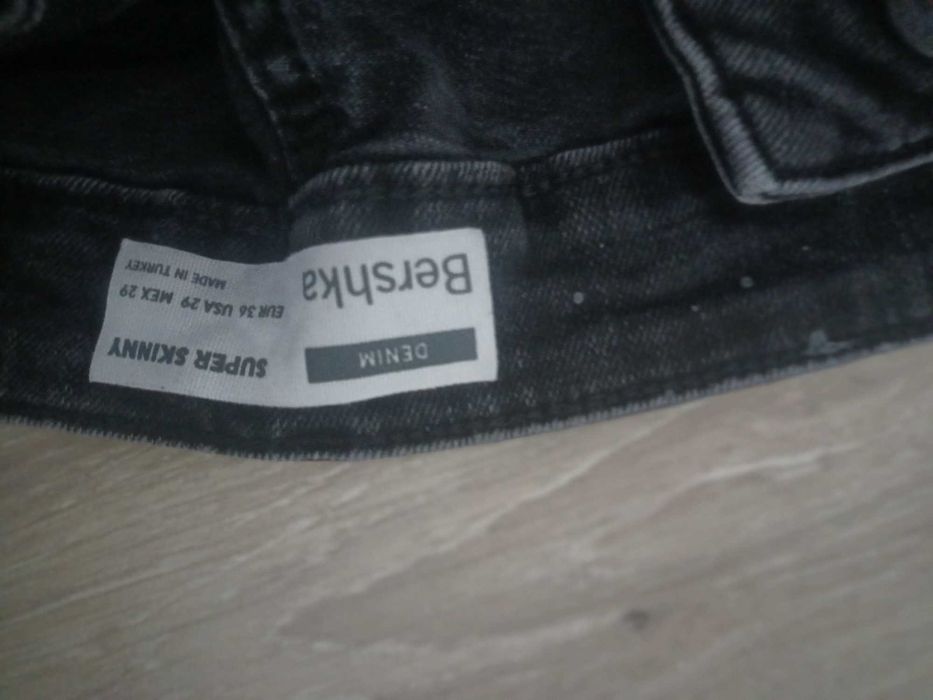 Blugi rupti  bershka