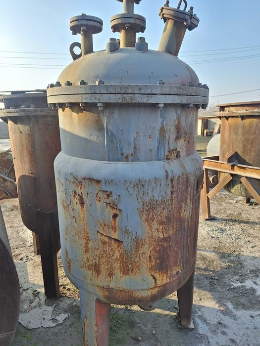 Продается 5 химические резервуары